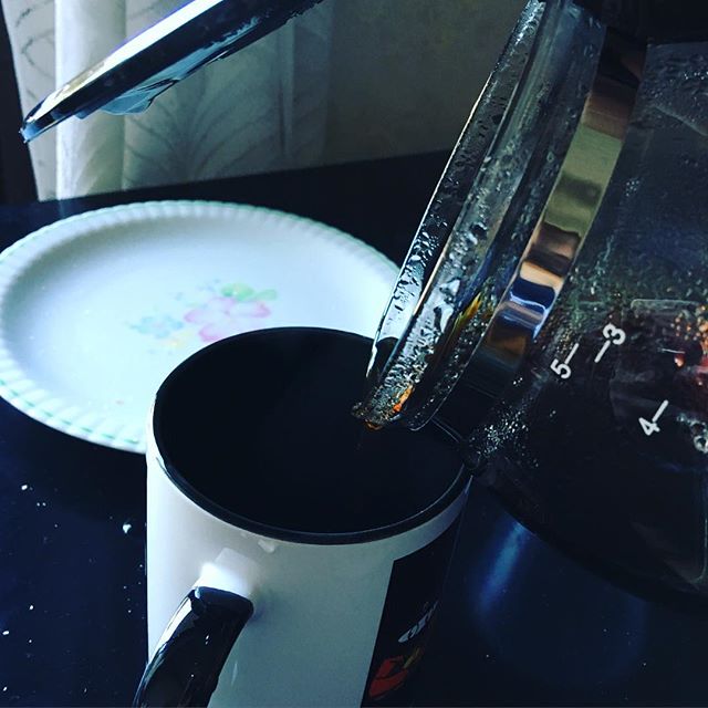 毎日コーヒーやる人は、コーヒーメーカーとロースト豆を買っておくと少しだけ人生が幸せになります。