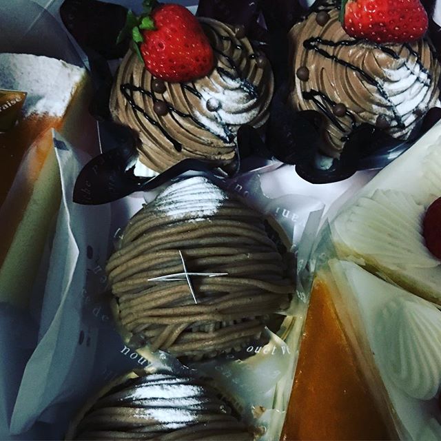 親父が子供のために（孫のために）買ってきたケーキを。あれ本日二度目。