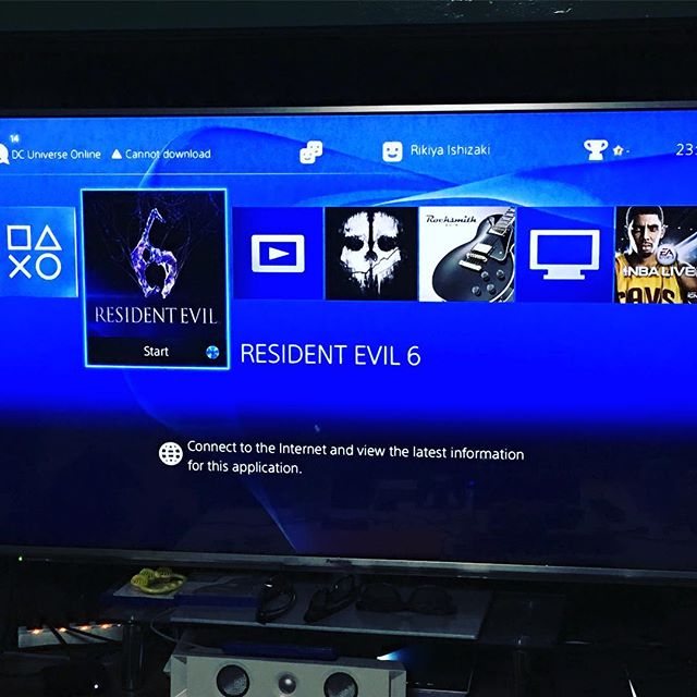 で、寝る前にバイオハザードやって。眠るまでSF小説読んで1日終了。今日読むのは雪風